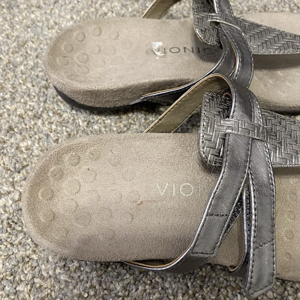 Vionic Thong Sandals 6 EU 3 Silver Metallic Leather Flat Orthotic Comfort Slide